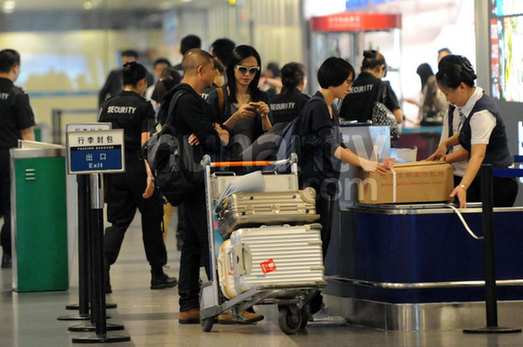 姚晨曹郁婚期臨近甜蜜現(xiàn)身 疑同出游預支蜜月