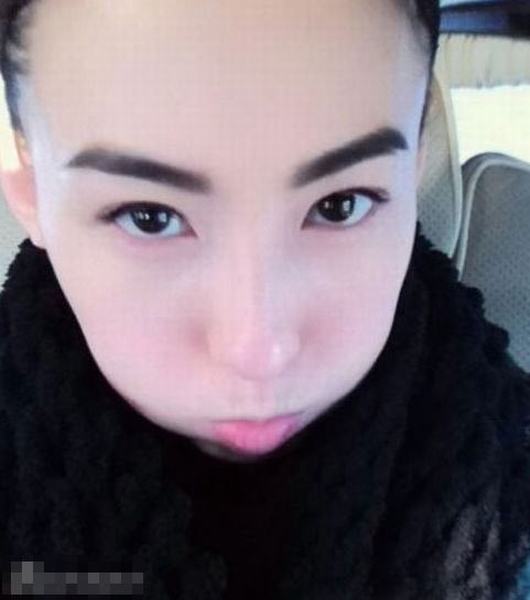 范冰冰擠眉嘟嘴李湘吻玩偶 揭女星裝嫩賣(mài)萌照
