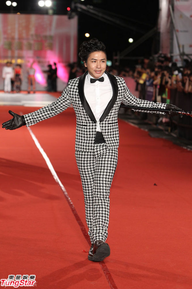 第47屆金鐘獎紅毯 曾愷玹露胸墊林依晨透視顯內(nèi)褲