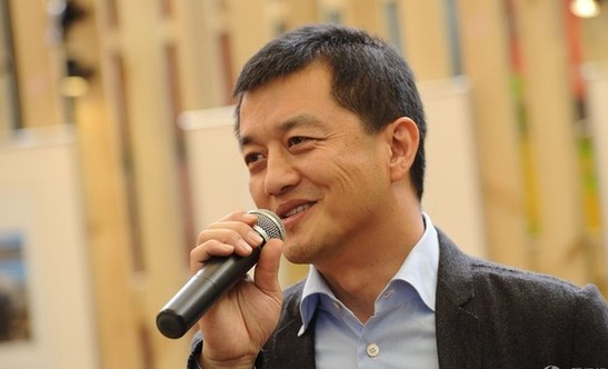 王菲李亞鵬高調(diào)亮相秀恩愛 個(gè)性天后變小女人