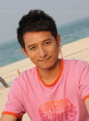 1999年維嘉以外景主持的身份加入，大本營的收視率也開始上升。