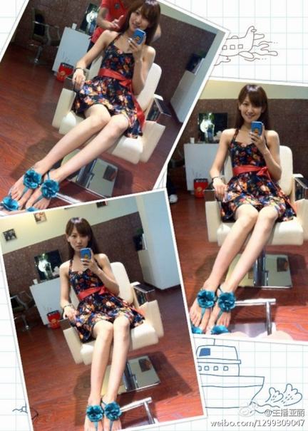 國足隊(duì)長杜威主動示愛浙江美女主播亞麗 蜂腰長腿似侯佩岑
