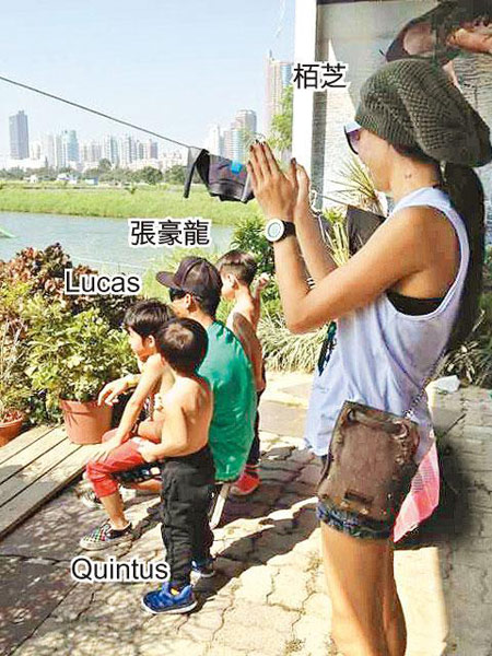 張柏芝攜子捧場(chǎng)草蜢演出