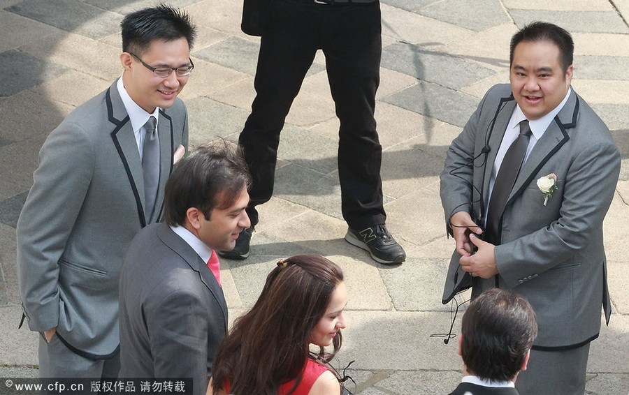 郭晶晶、霍啟剛注冊結(jié)婚 郭晶晶父母現(xiàn)身吳敏霞領(lǐng)銜伴娘團