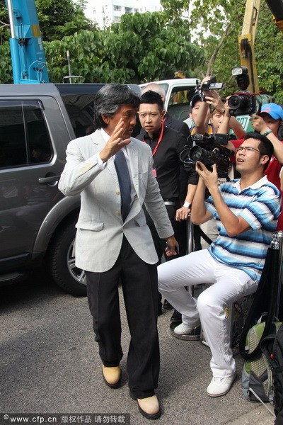 郭晶晶、霍啟剛注冊(cè)結(jié)婚 郭晶晶父母現(xiàn)身吳敏霞領(lǐng)銜伴娘團(tuán)