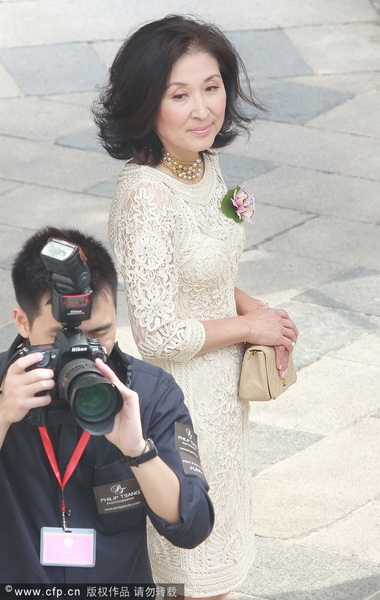 郭晶晶、霍啟剛注冊結婚 郭晶晶父母現(xiàn)身吳敏霞領銜伴娘團