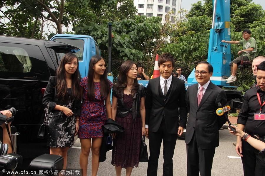 郭晶晶、霍啟剛注冊結婚 郭晶晶父母現(xiàn)身吳敏霞領銜伴娘團