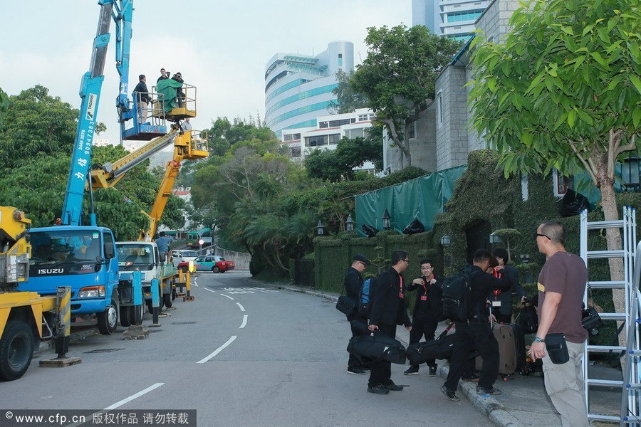 郭晶晶、霍啟剛注冊(cè)結(jié)婚 郭晶晶父母現(xiàn)身吳敏霞領(lǐng)銜伴娘團(tuán)