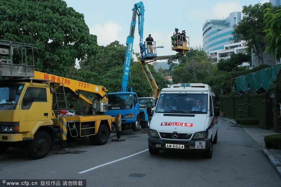 郭晶晶、霍啟剛注冊結(jié)婚 郭晶晶父母現(xiàn)身吳敏霞領(lǐng)銜伴娘團(tuán)