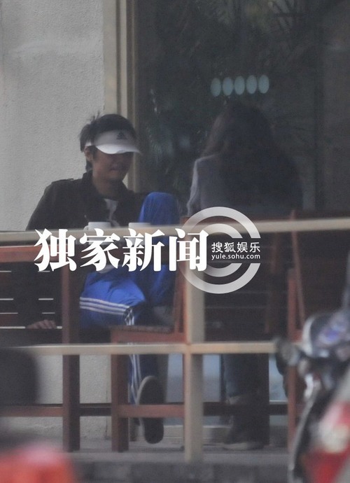 樸樹復(fù)出邋遢現(xiàn)身街頭 瞞著媳婦偷會(huì)長發(fā)美女