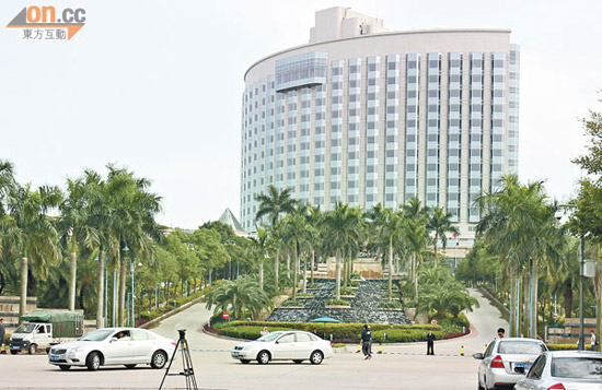 霍啟剛郭晶晶急返秘密愛巢