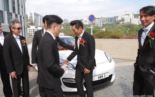 杜德偉大婚氣勢(shì)不輸晶剛