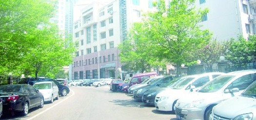 青島車(chē)位費(fèi)9年漲12萬(wàn)單價(jià)超房?jī)r(jià) 車(chē)主搶位練成絕技