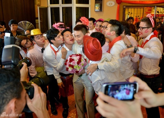 馬來羽毛名將李宗偉大婚 李永波鮑春來陶菲克到場(chǎng)祝賀