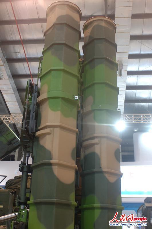 FD-2000中遠(yuǎn)程導(dǎo)彈發(fā)射筒。攝影：閆嘉琪