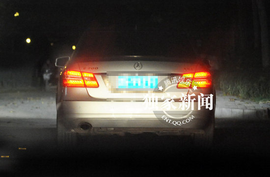 好聲音學(xué)員關(guān)喆機(jī)場(chǎng)現(xiàn)身 豪車豪宅彰顯身份