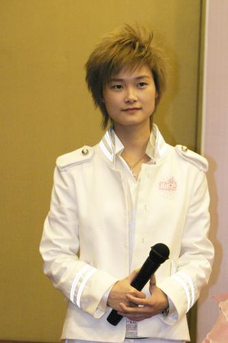 06年，李宇春助陣超女海選