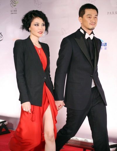 麥當(dāng)娜騎鳥叔大尺度貼身 盤點越老越風(fēng)騷的女星