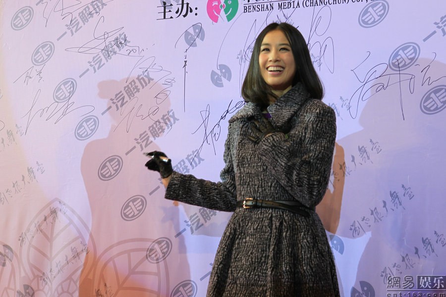 趙本山豪華二人轉(zhuǎn)劇場開業(yè) 張柏芝、干女兒黃圣依捧場力挺