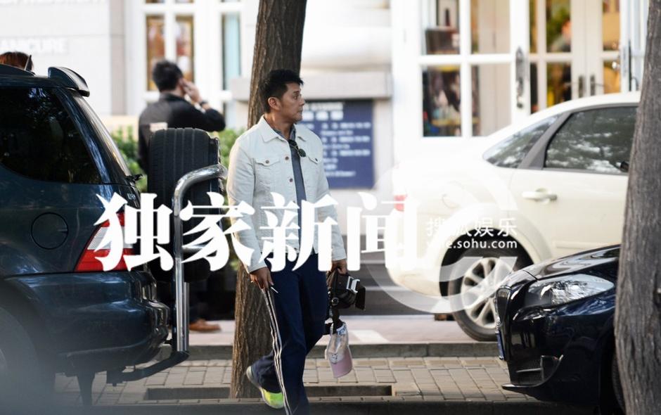 莫少聰陪愛(ài)妻做造型知足常樂(lè)