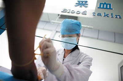 2010年5月，北京艾滋病毒攜帶者可以進行快速檢測。新京報資料圖片 韓萌 攝