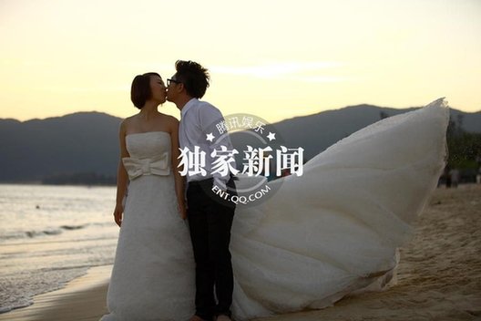 金志文豪華婚禮現場 新人抵海邊拍婚紗照
