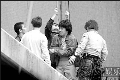 成龍拍攝《新警察故事》險(xiǎn)喪命