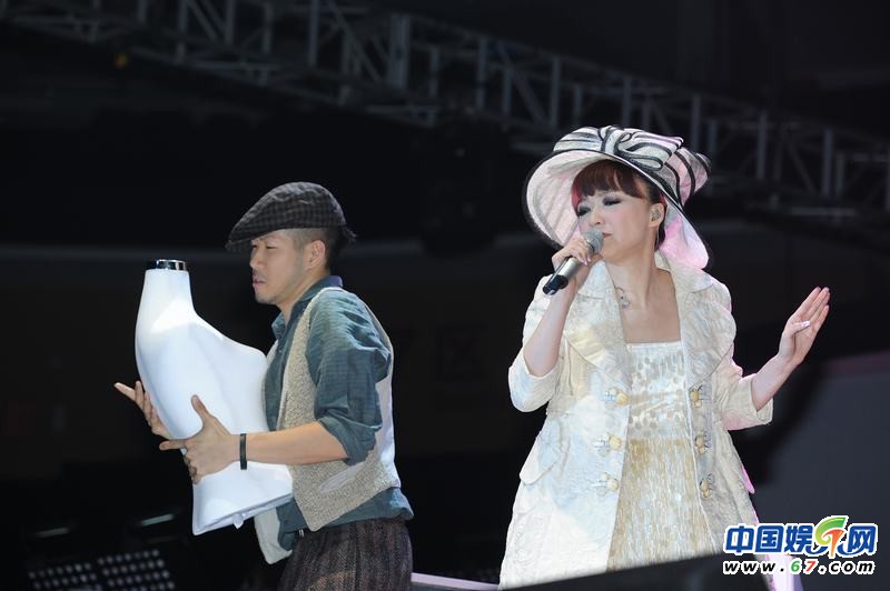 陳慧嫻廣州個唱大跳《江南style》 現(xiàn)場爆棚歌迷齊呼“老婆“