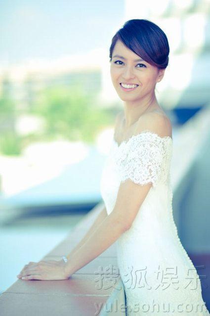 梁詠琪百張婚禮溫馨照曝光 與老公擁吻分享幸福