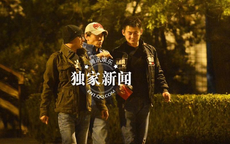 明星足球隊(duì)夜會(huì)餃子館 孫楠房車(chē)主路倒車(chē)