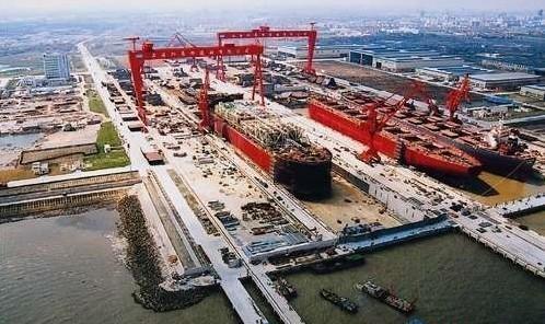 資料圖：外媒稱中國(guó)已造四艘航母龍骨，此為中國(guó)某造船廠。