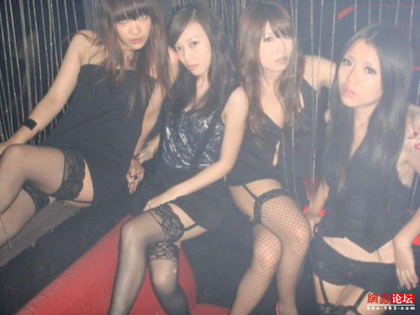 KTV里盡是齷齪男女 瘋玩無(wú)底線(xiàn)