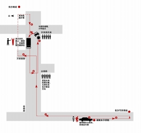 11月29日，香樟路京港澳高速公路橋下，被劫持的小車在逃跑過程中與貨車追 尾，起火后燒得只剩下鐵架。圖/記者陳勇