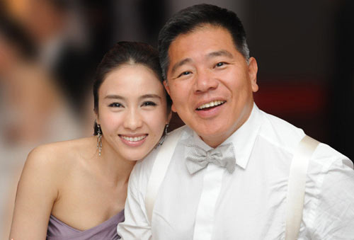 王寶強(qiáng)娶?；ㄟx美冠軍戀諧星 絕色女星嫁丑男(組圖)