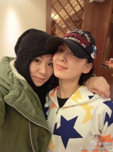 女星被美艷閨蜜搶鏡 真悲催！