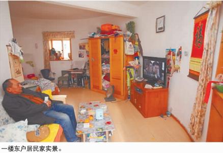 青島昔日鬼子炮樓現(xiàn)住5戶(hù)人 槍眼窗厚石墻歷74年滄桑