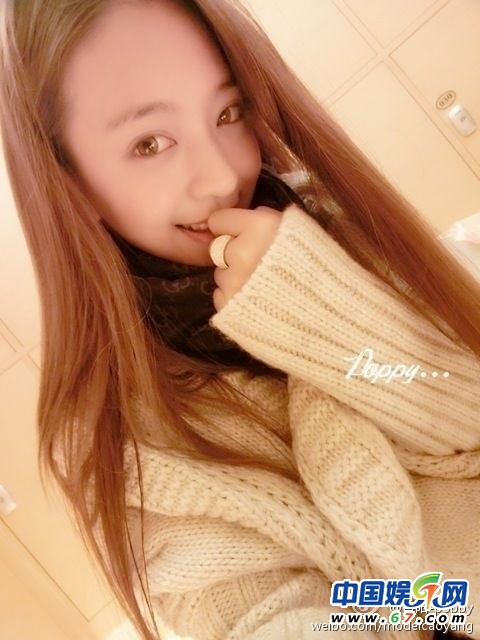 19歲嫩模曹陽獲“車展女神”封號 海量私照曝光