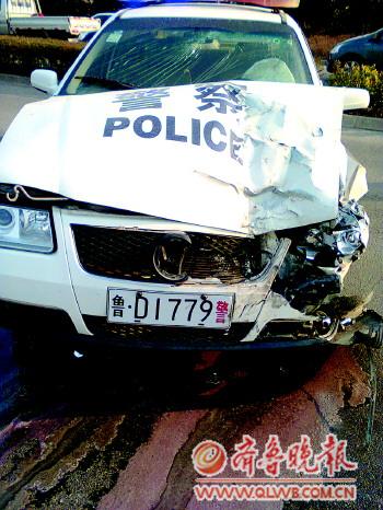 肇事警車。