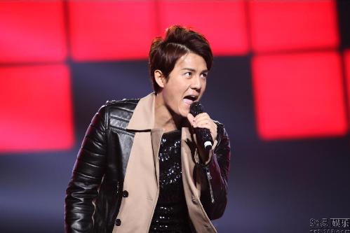 《中國(guó)好聲音》巡演南昌站 吳莫愁變身Lady Gaga