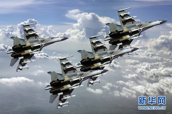 資料圖：中國空軍雄鷹翱翔藍(lán)天。