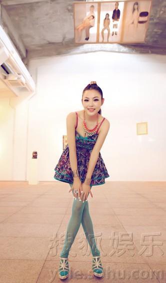 霍啟剛“海戰(zhàn)門”90后超模吳婷私照曝光 曾擔(dān)任文化大使