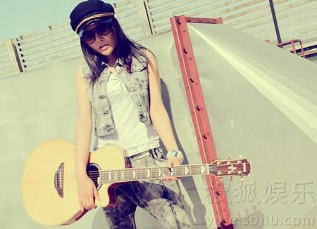 霍啟剛“海戰(zhàn)門”90后超模吳婷私照曝光 曾擔(dān)任文化大使