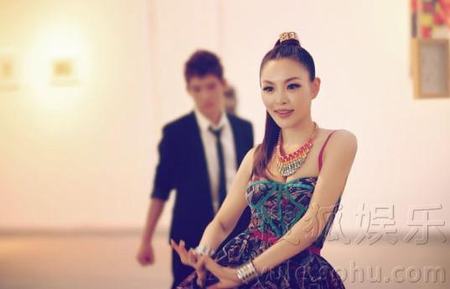 霍啟剛“海戰(zhàn)門”90后超模吳婷私照曝光 曾擔(dān)任文化大使