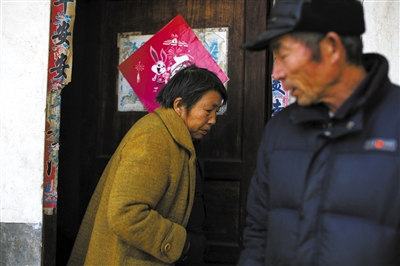 12月18日，閔擁軍父母稱，案發(fā)前兒子是癲癇癥發(fā)作跑出去。