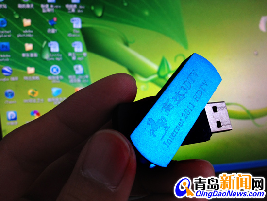 萬(wàn)能電視棒號(hào)稱(chēng)收看上千臺(tái) 竟有成人視頻
