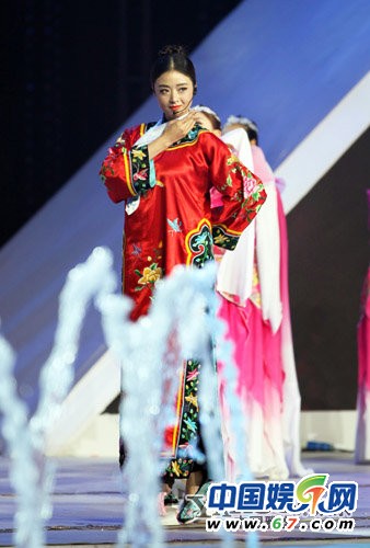 蔣欣率眾妃大跳驚鴻舞 盤(pán)點(diǎn)《甄嬛》后美艷照
