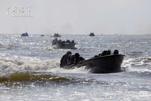 中國海軍演練越海作戰(zhàn) 陸戰(zhàn)隊(duì)實(shí)施搶灘登陸。