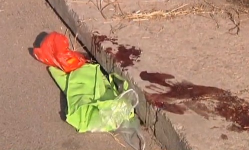 汽車(chē)失控沖上路邊人行道 撞傷兩位老人