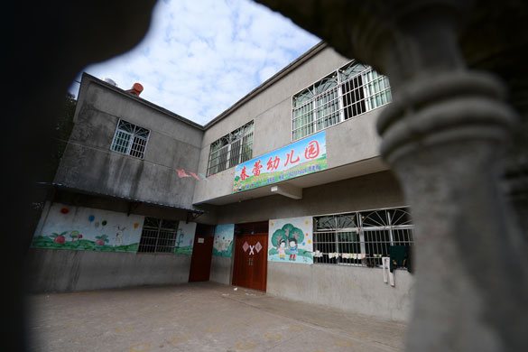 涉事的貴溪市濱江鎮(zhèn)春蕾幼兒園被關(guān)停（2012年12月25日攝）。 攝影：新華社記者 周科