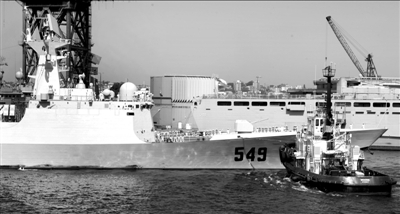 12月22日，中國海軍第十二批護航編隊“常州”號導彈護衛(wèi)艦駛離澳大利亞悉尼花園島海軍基地。當天，中 國海軍第十二批護航編隊結(jié)束對澳大利亞的訪問，啟程回國。新華社發(fā)